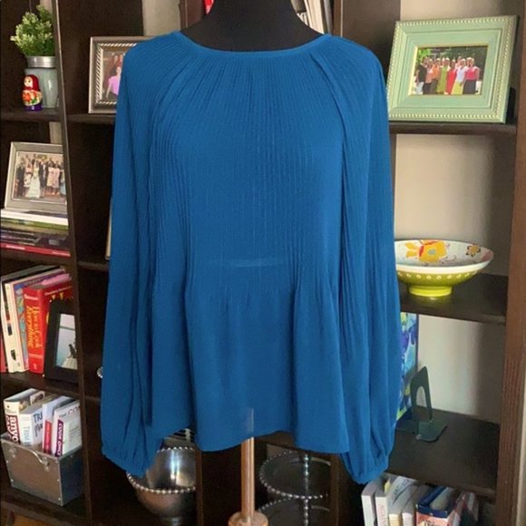 FINAL PRICE! A New Day Sheet Flowy Blouse - Picture 3 of 3